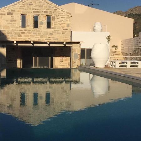 Laini Luxury Suites Pombia Bagian luar foto