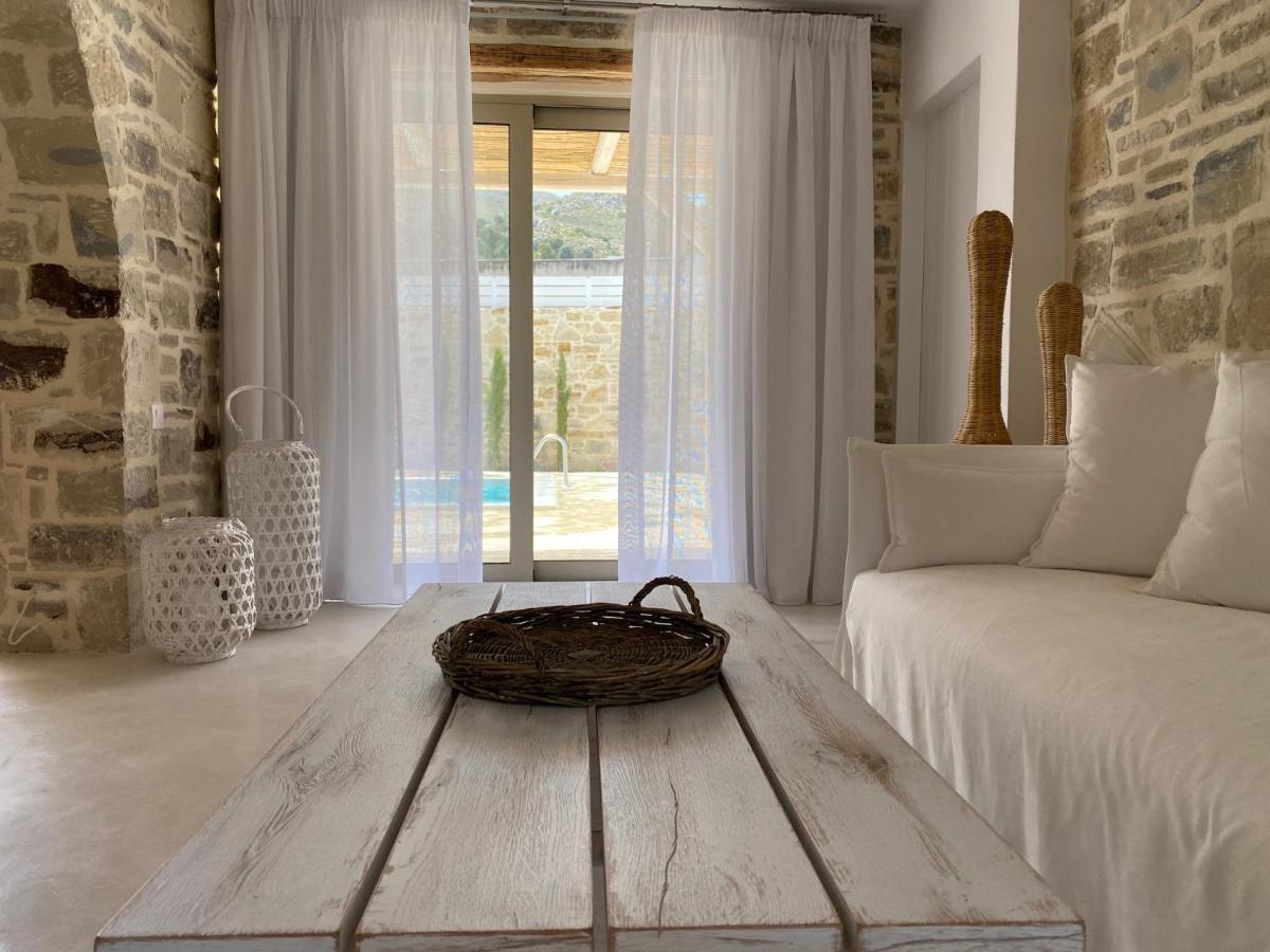 Laini Luxury Suites Pombia Bagian luar foto