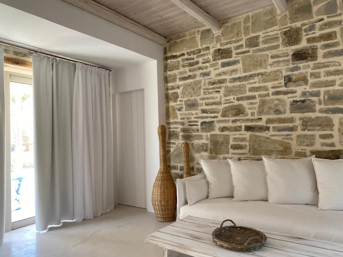 Laini Luxury Suites Pombia Bagian luar foto