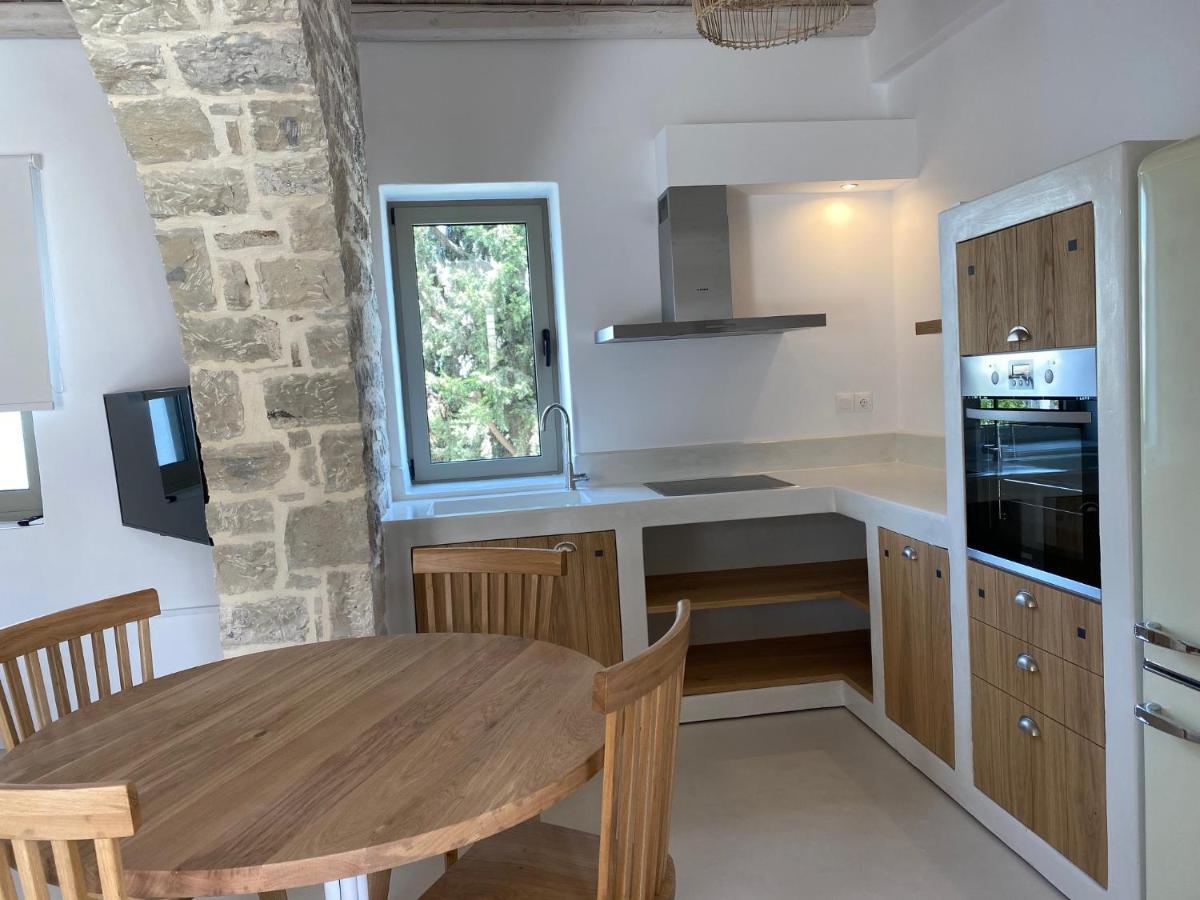 Laini Luxury Suites Pombia Bagian luar foto