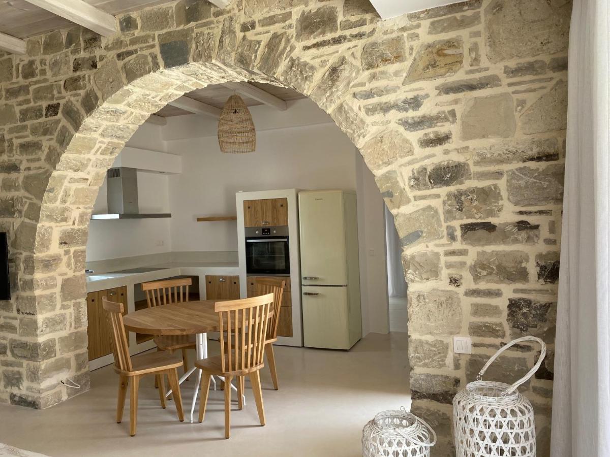Laini Luxury Suites Pombia Bagian luar foto