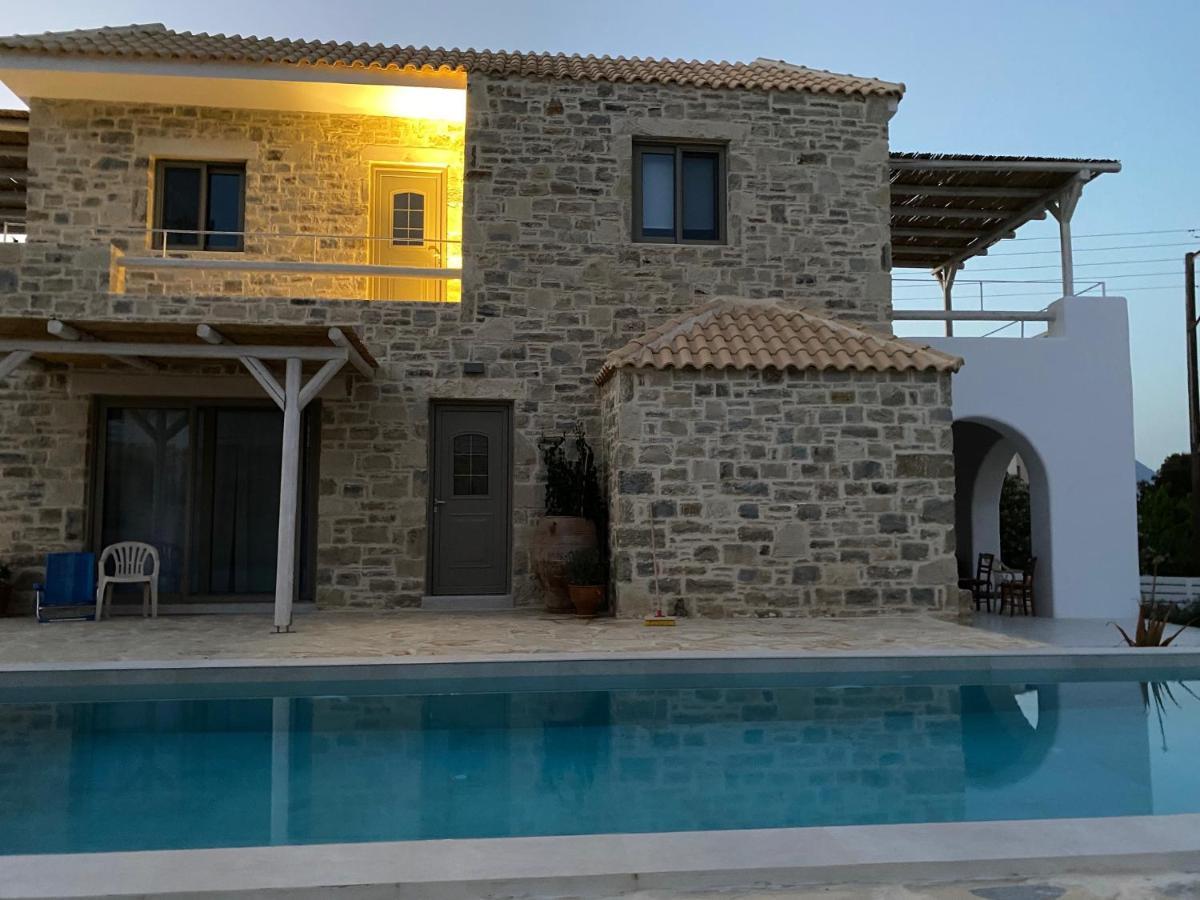 Laini Luxury Suites Pombia Bagian luar foto