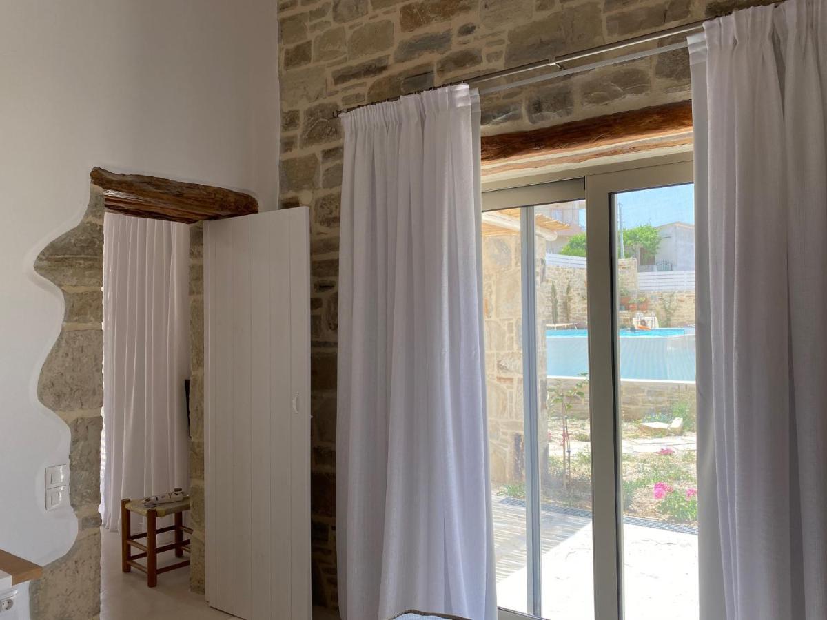 Laini Luxury Suites Pombia Bagian luar foto