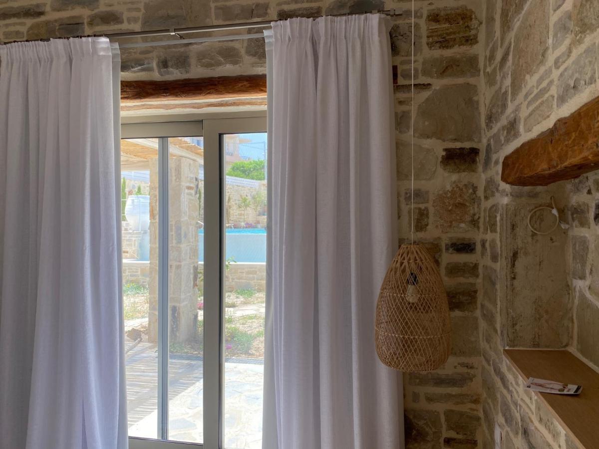 Laini Luxury Suites Pombia Bagian luar foto