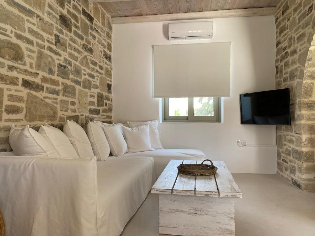 Laini Luxury Suites Pombia Bagian luar foto