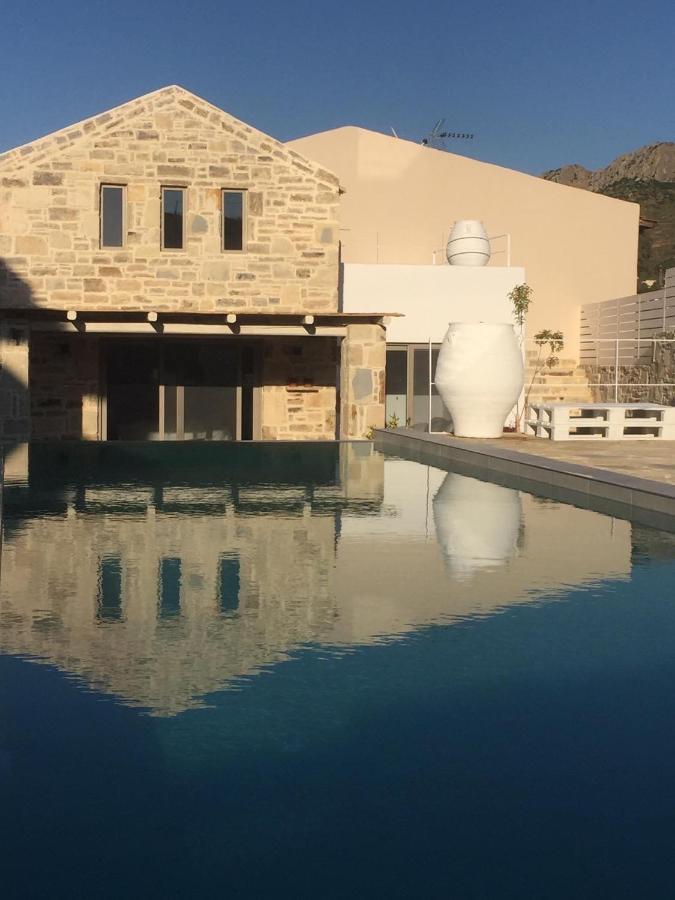 Laini Luxury Suites Pombia Bagian luar foto
