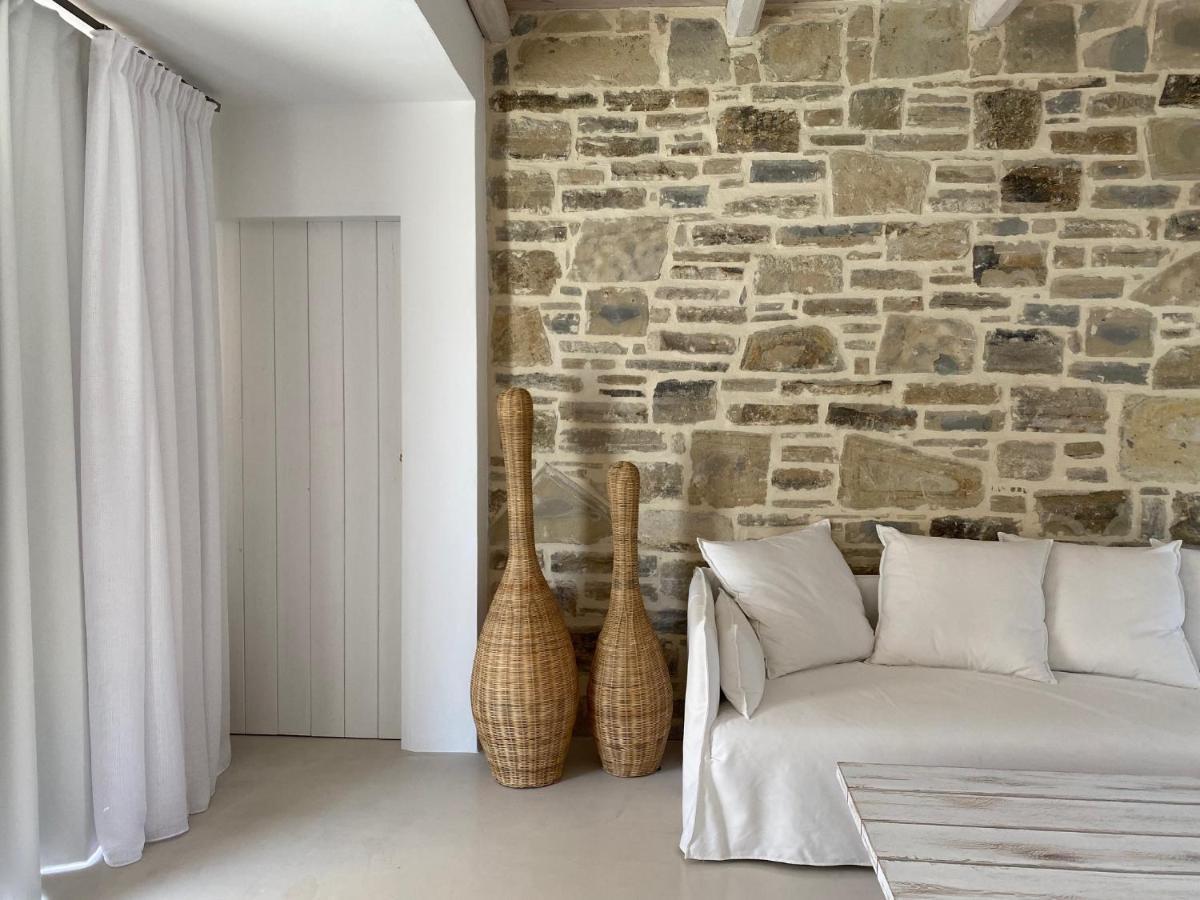 Laini Luxury Suites Pombia Bagian luar foto