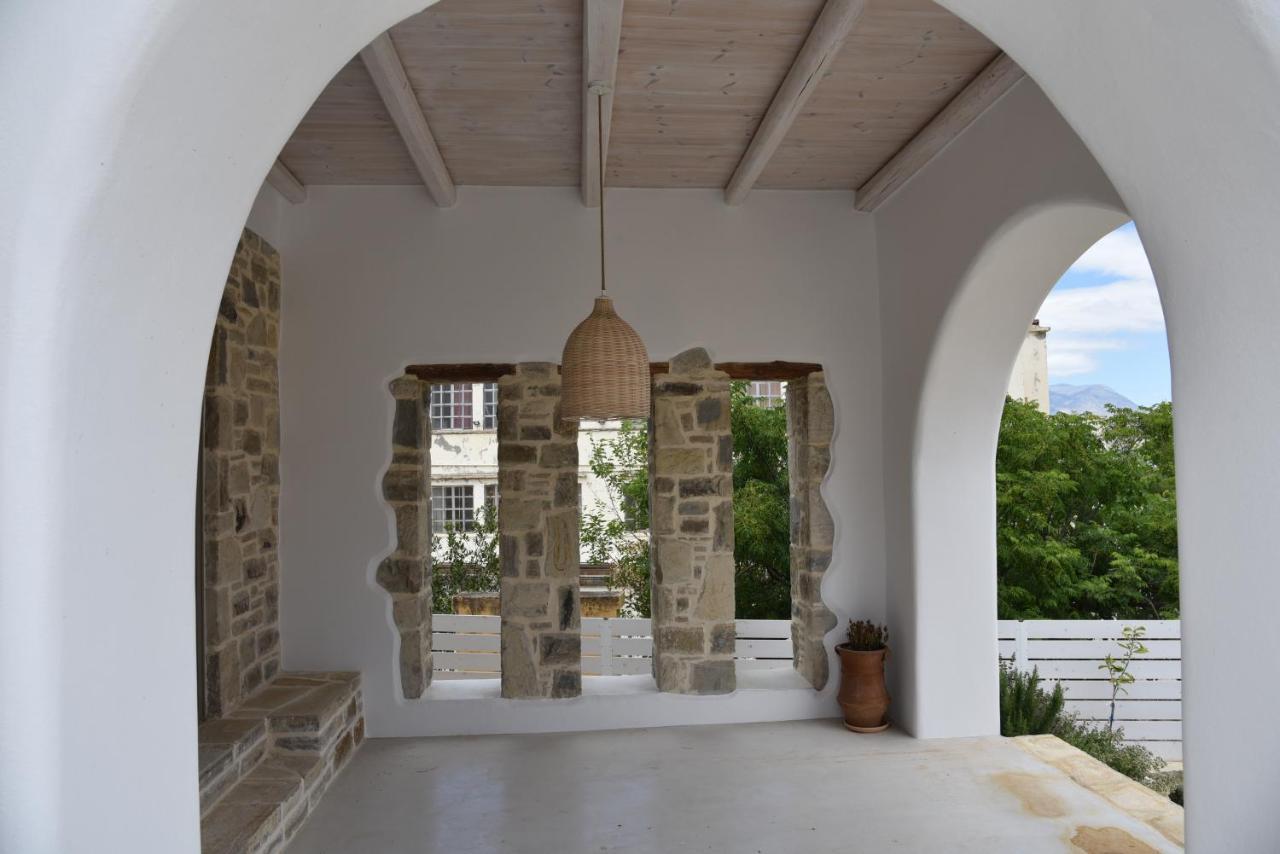 Laini Luxury Suites Pombia Bagian luar foto