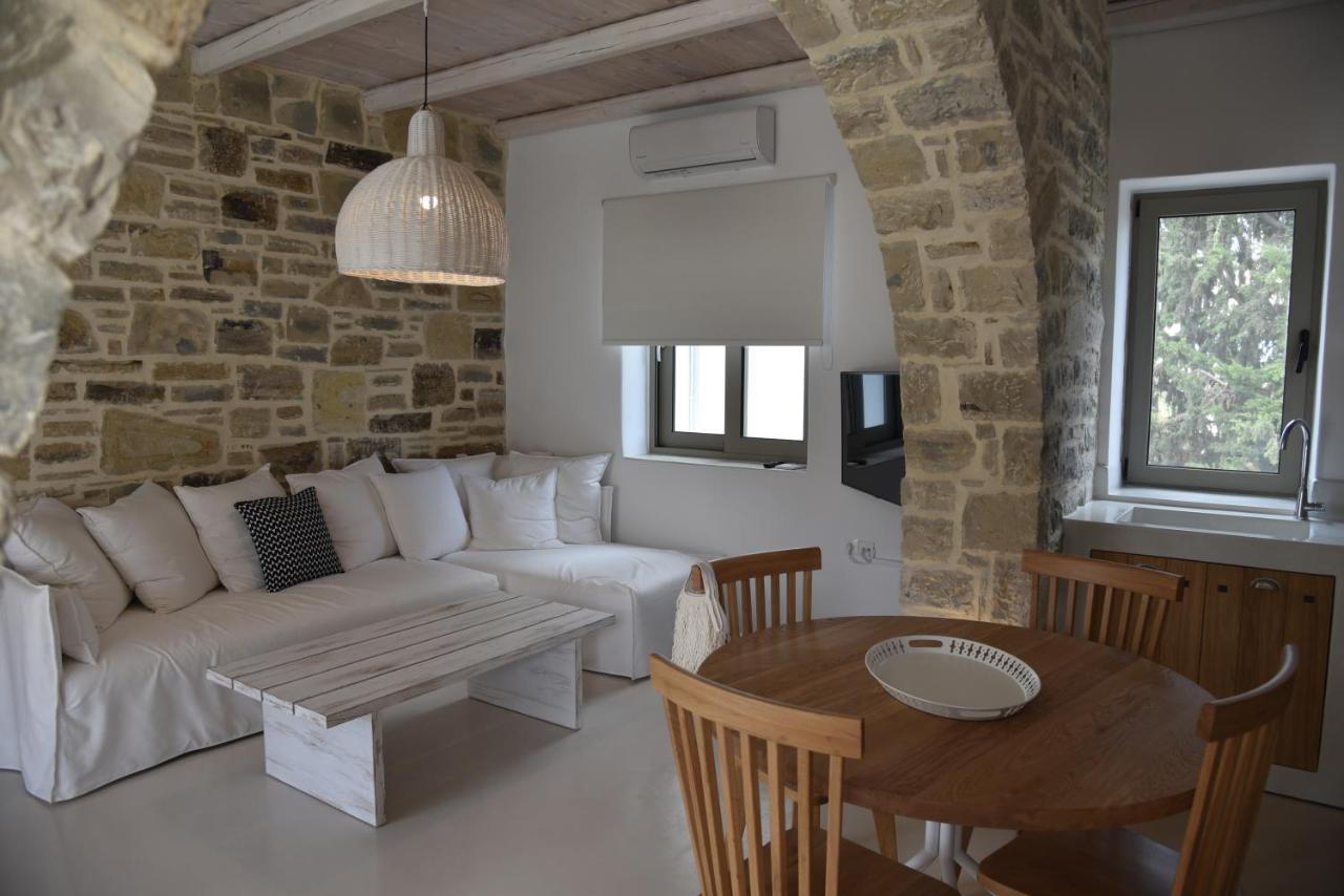 Laini Luxury Suites Pombia Bagian luar foto