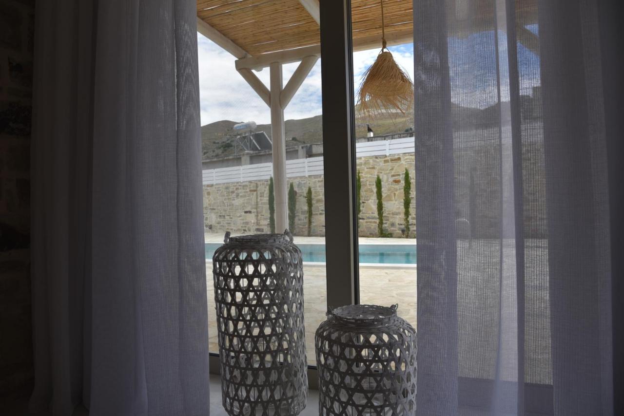 Laini Luxury Suites Pombia Bagian luar foto