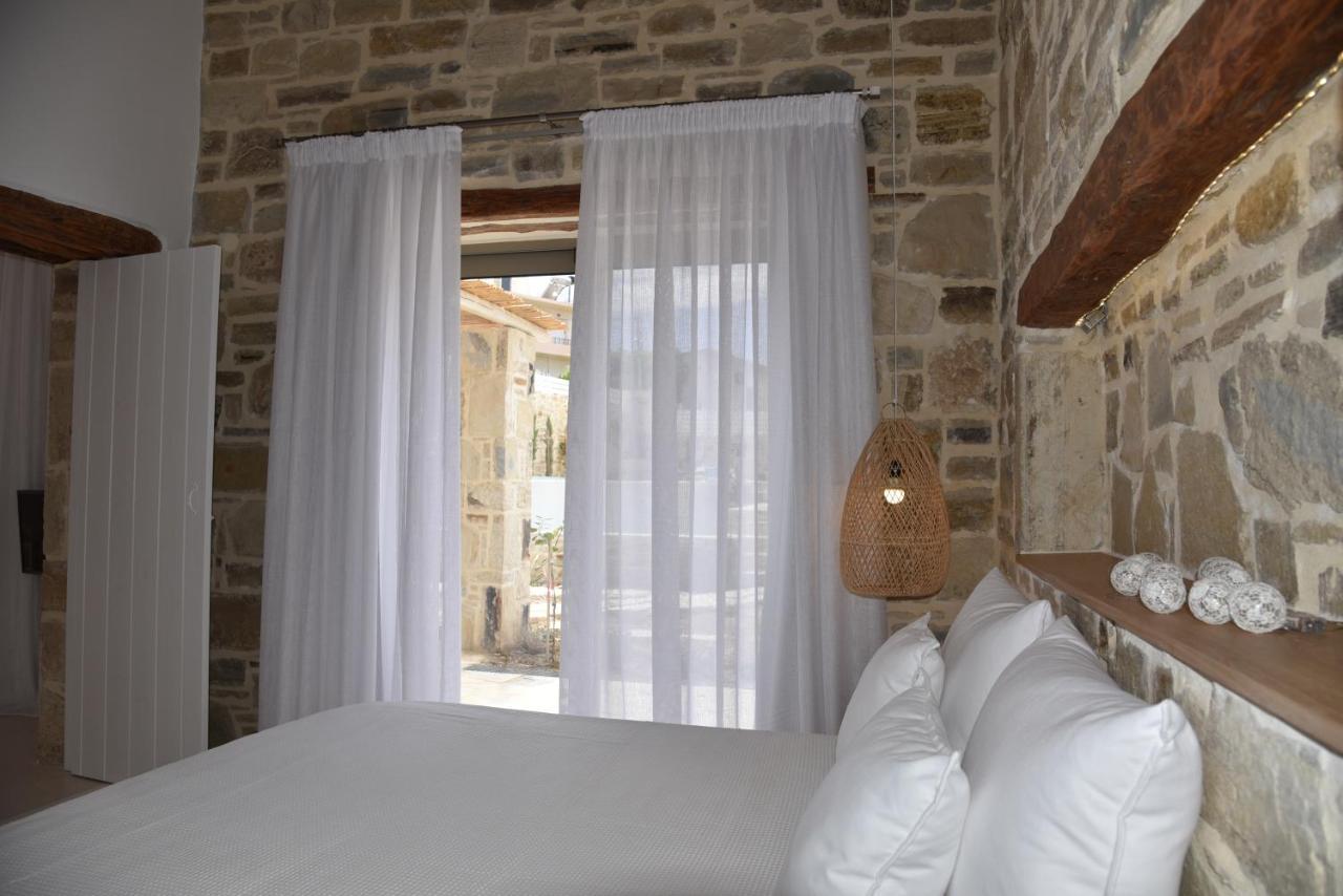 Laini Luxury Suites Pombia Bagian luar foto