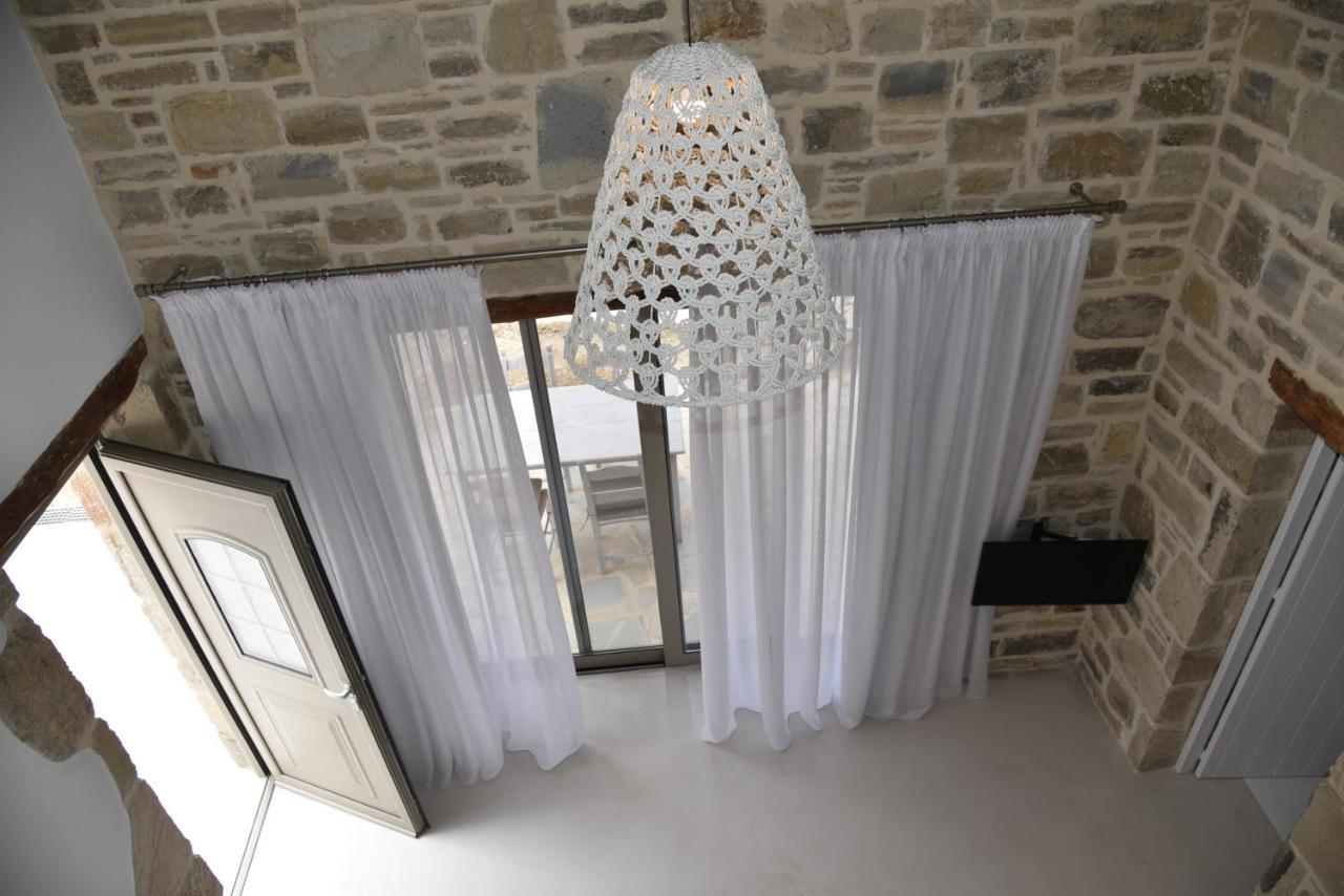Laini Luxury Suites Pombia Bagian luar foto