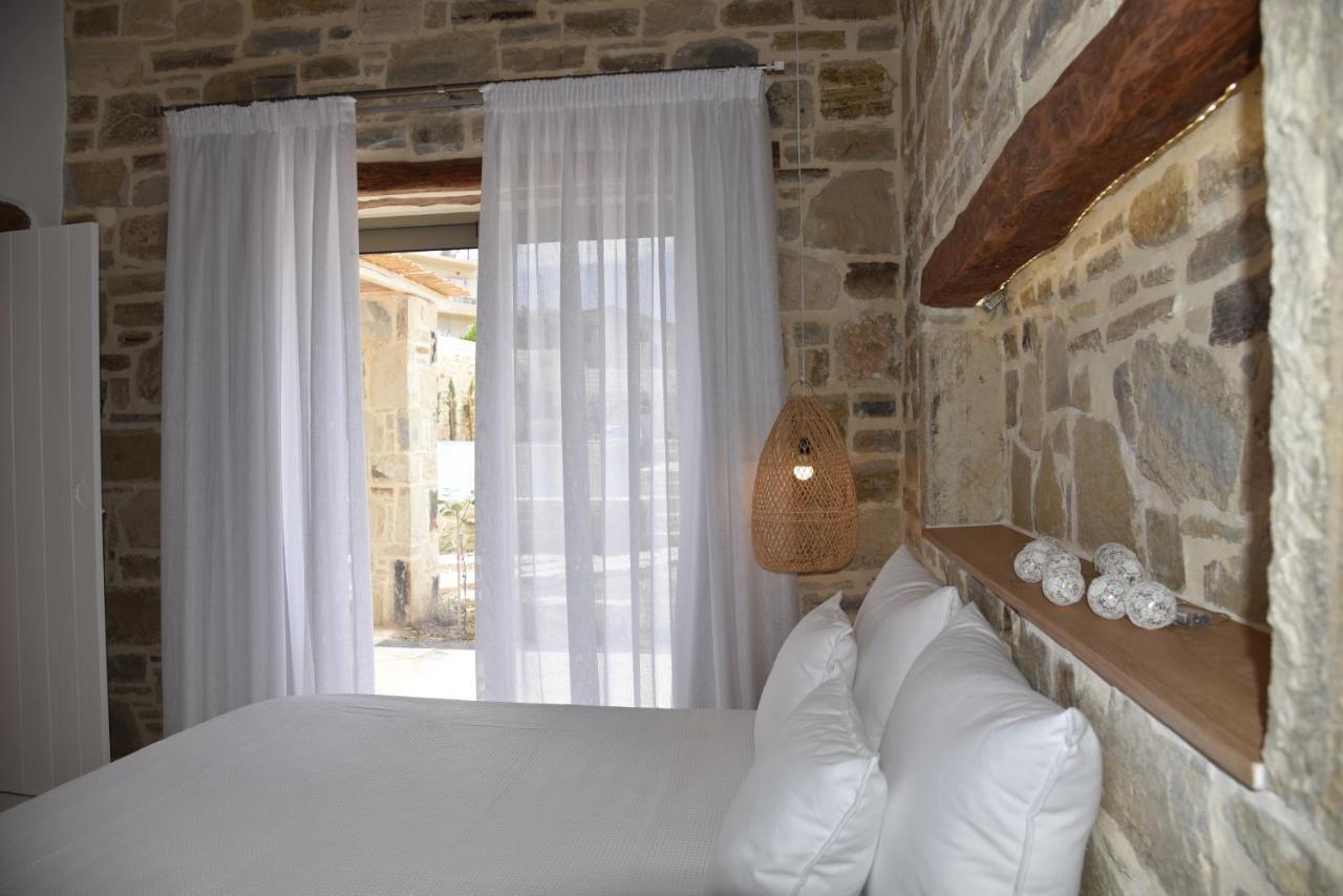 Laini Luxury Suites Pombia Bagian luar foto