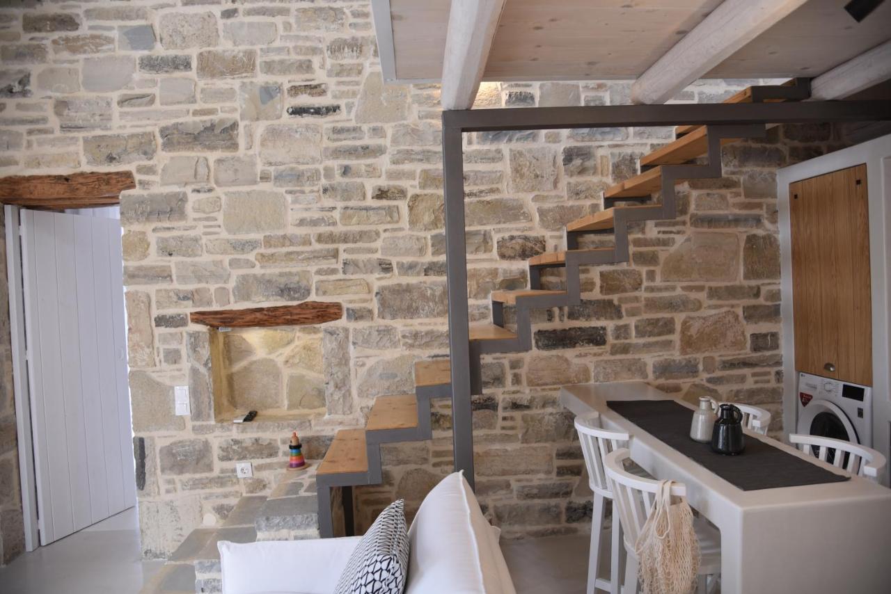 Laini Luxury Suites Pombia Bagian luar foto