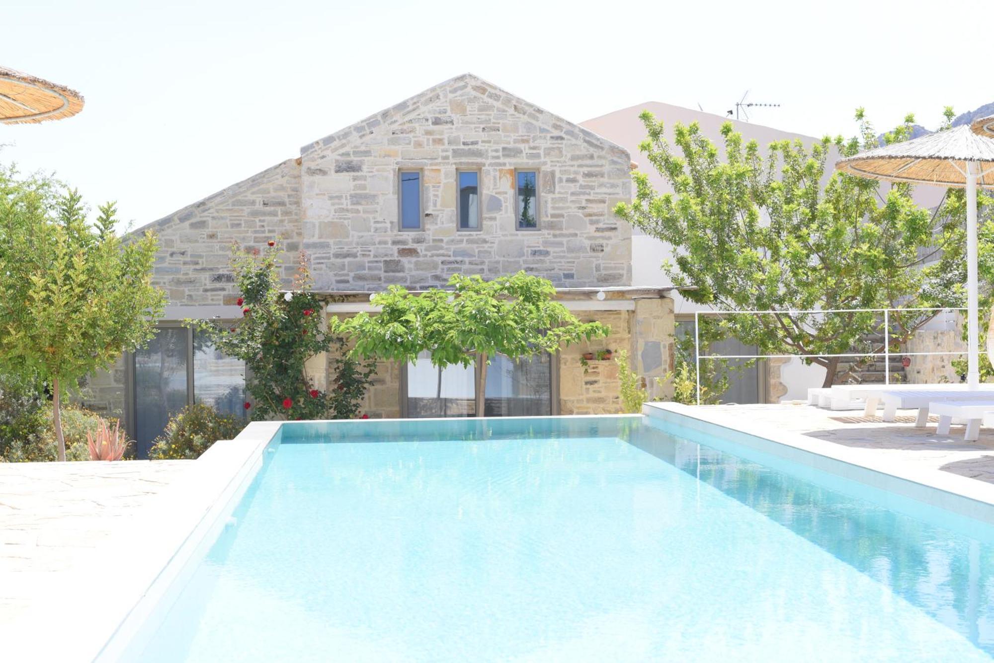 Laini Luxury Suites Pombia Bagian luar foto