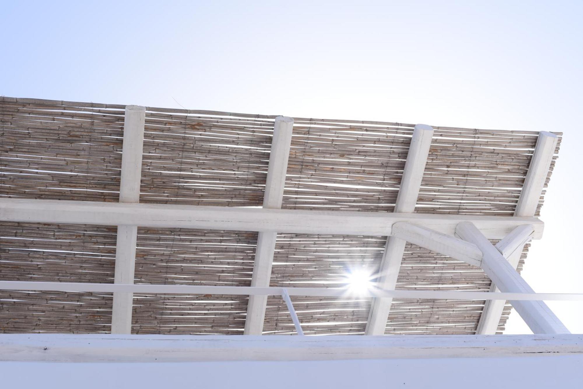 Laini Luxury Suites Pombia Bagian luar foto