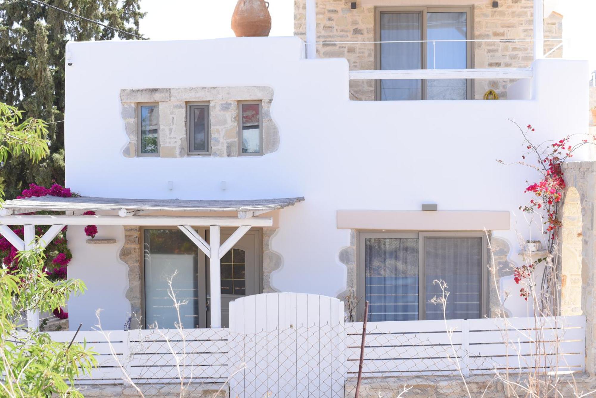 Laini Luxury Suites Pombia Bagian luar foto
