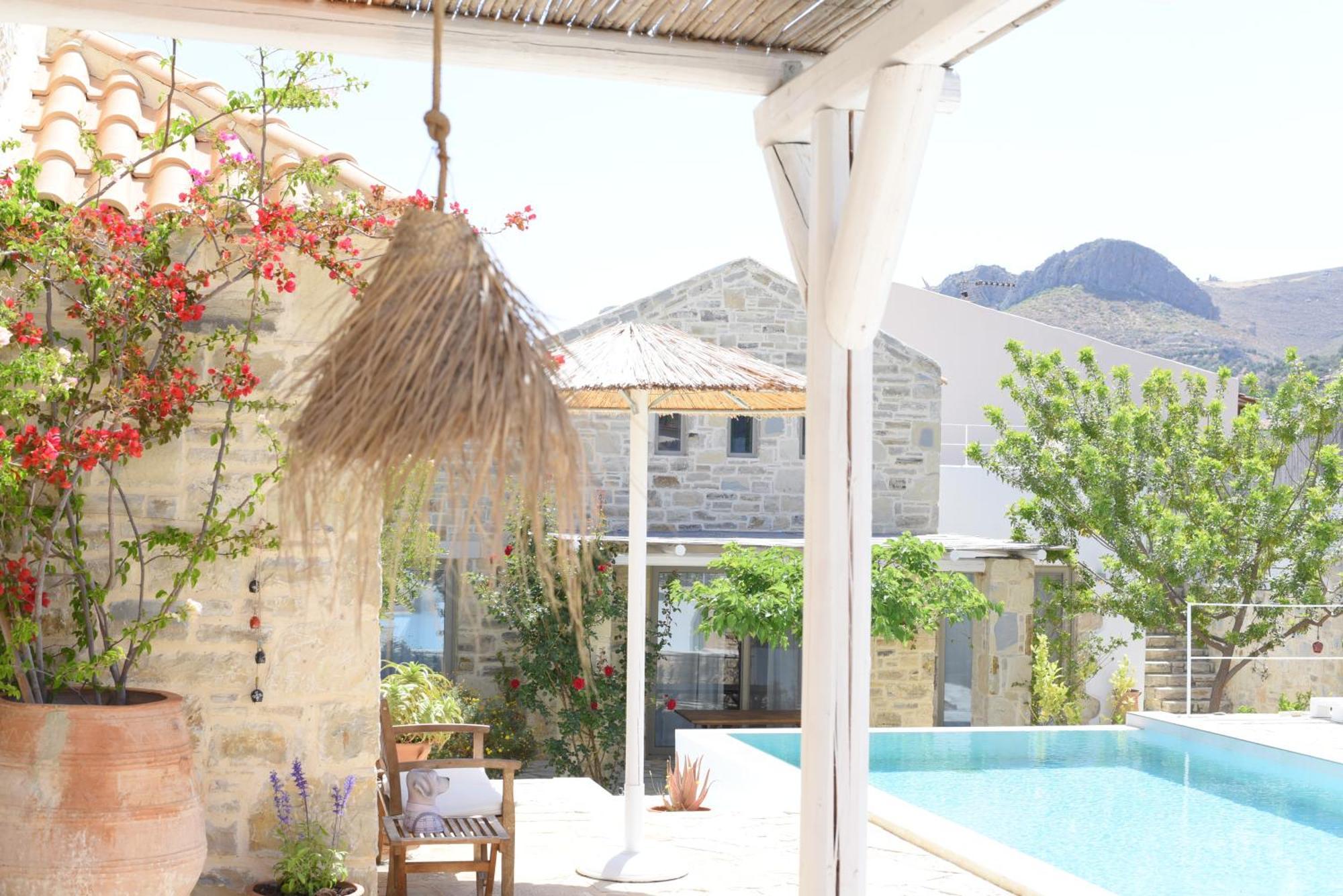 Laini Luxury Suites Pombia Bagian luar foto